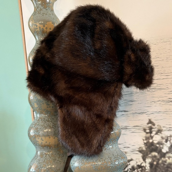 Plush Dark Brown Faux Fur Hat beautiful condition - Picture 3 of 7
